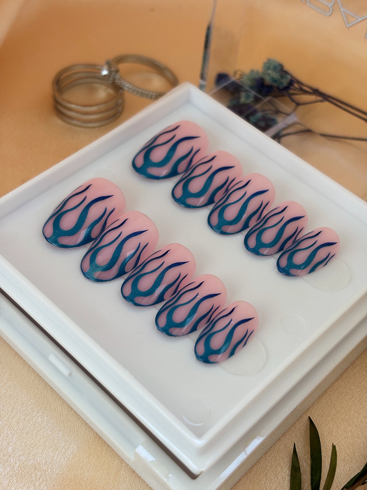 Press-On Nails Blazing Bubble
