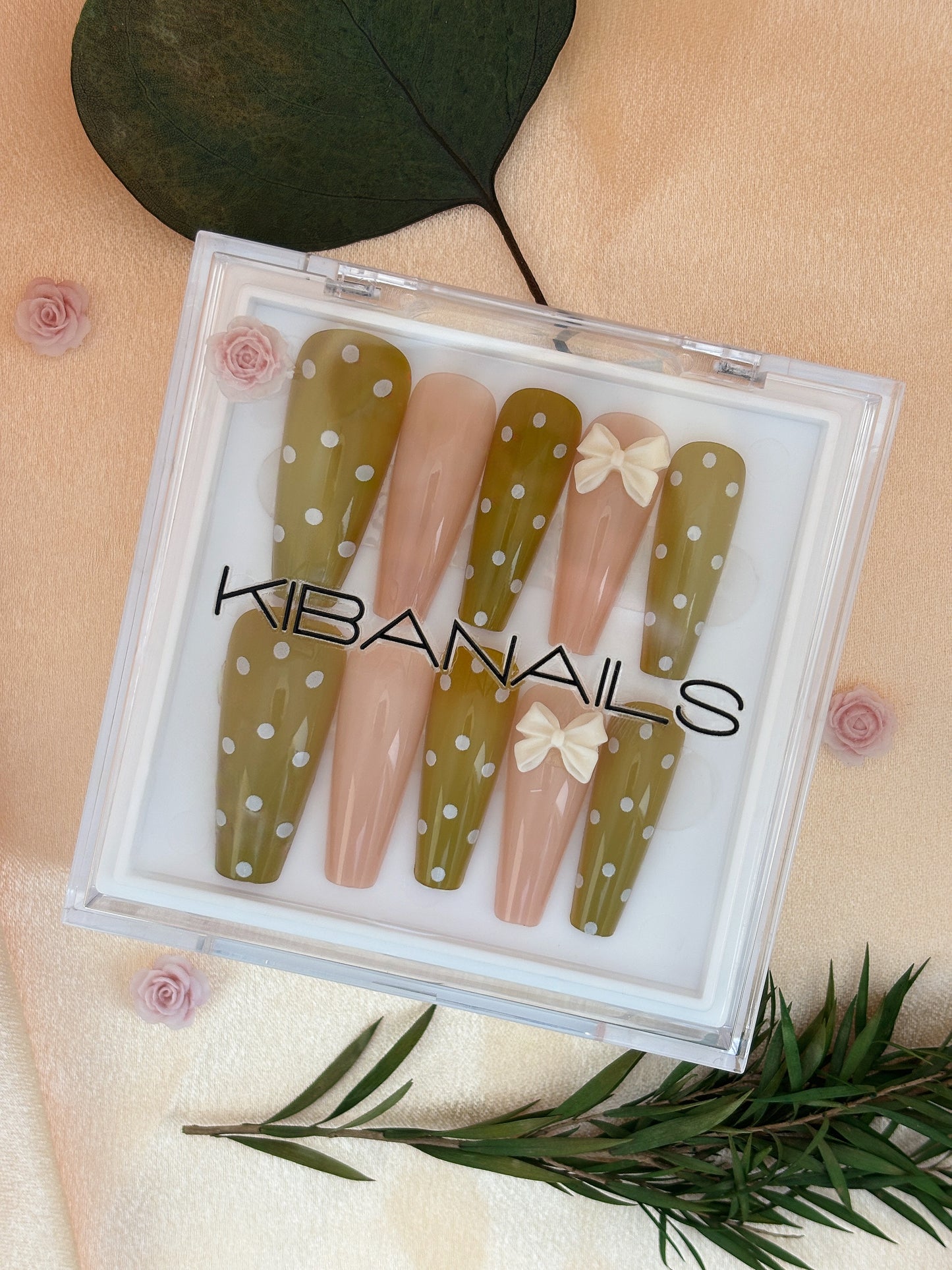 Press-On Nails Bow & Olive
