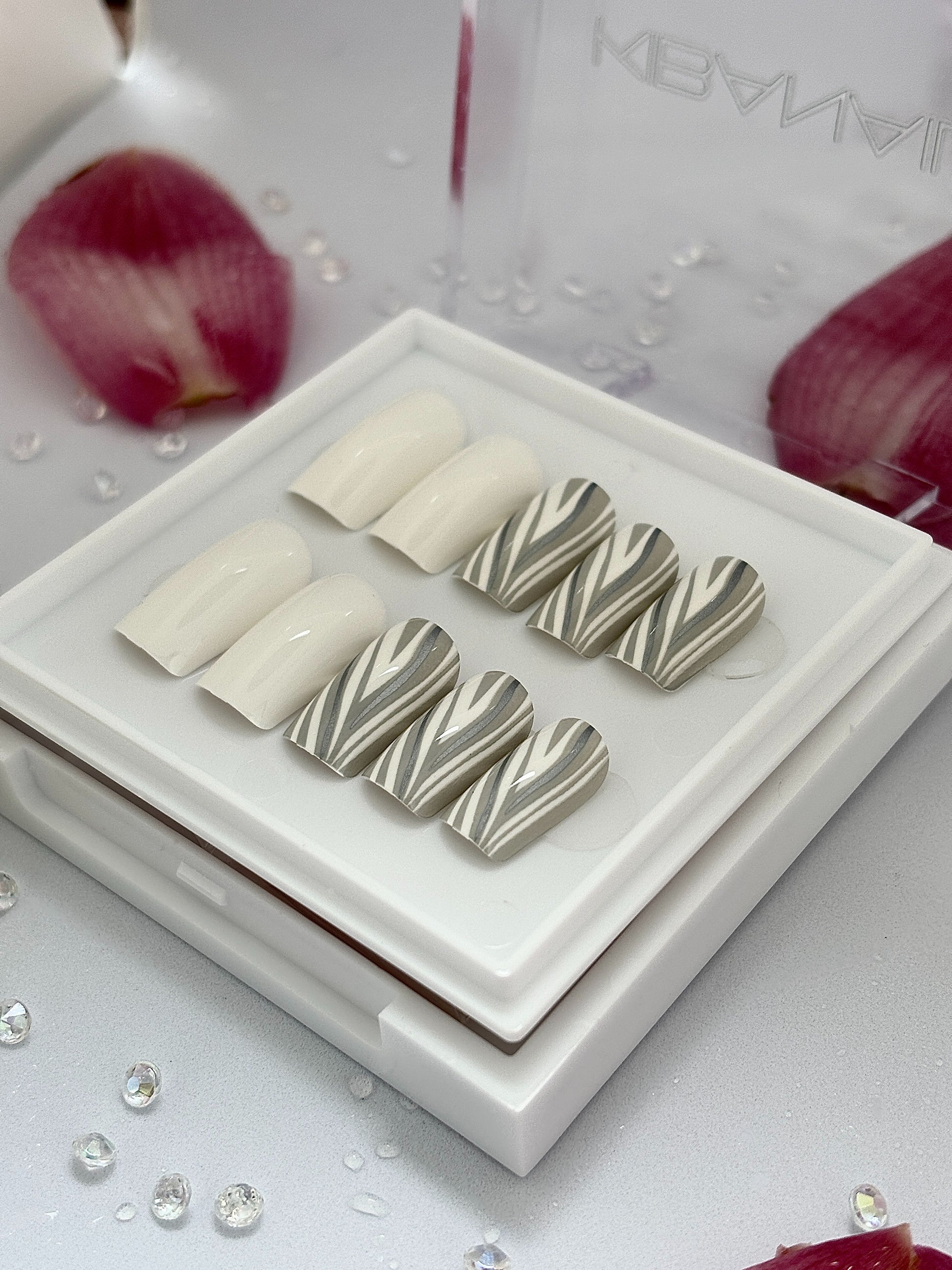 Press-On Nails Ivory Zebra