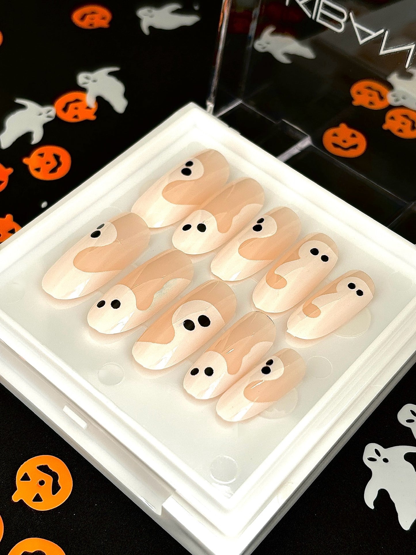 Press-On Nails Little Ghosts