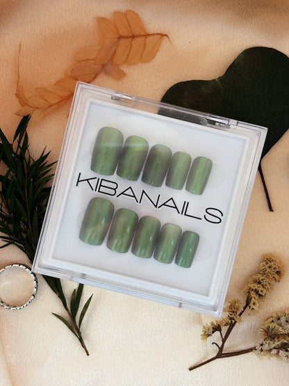 Press-On Nails Emerald Poison